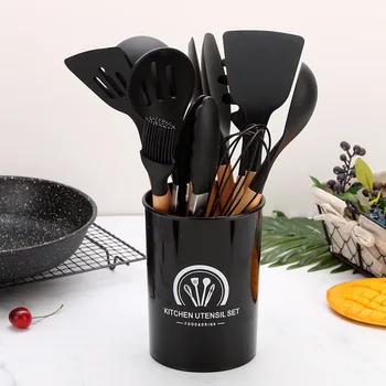  Черен силиконов комплект кухненски съдове за готвене Дървена дръжка Топлоустойчива незалепваща тава Инструменти за печене на хранителни продукти